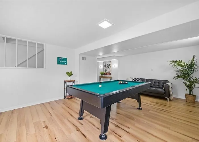 Holiday home Stylish And Bright 4 Bedroom Home, Amazing Yard With Firepit, Game *